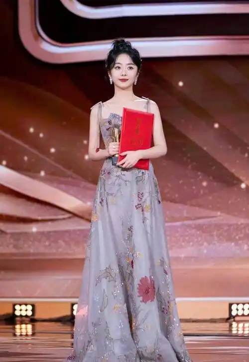 电视剧盛典:谭松韵,张若昀,李小冉,吴越,胡歌等获奖,配吗?_演技_宋佳